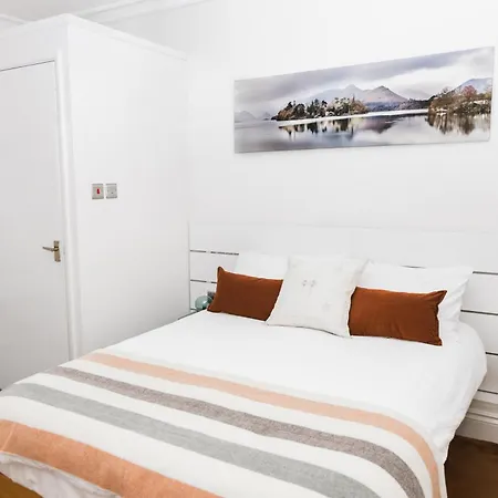 デネクレスト ゲスト ハウス 3*